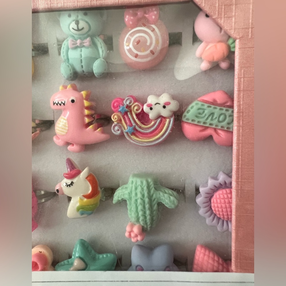 NEW Girls set 24 rings - Picture 2 of 3